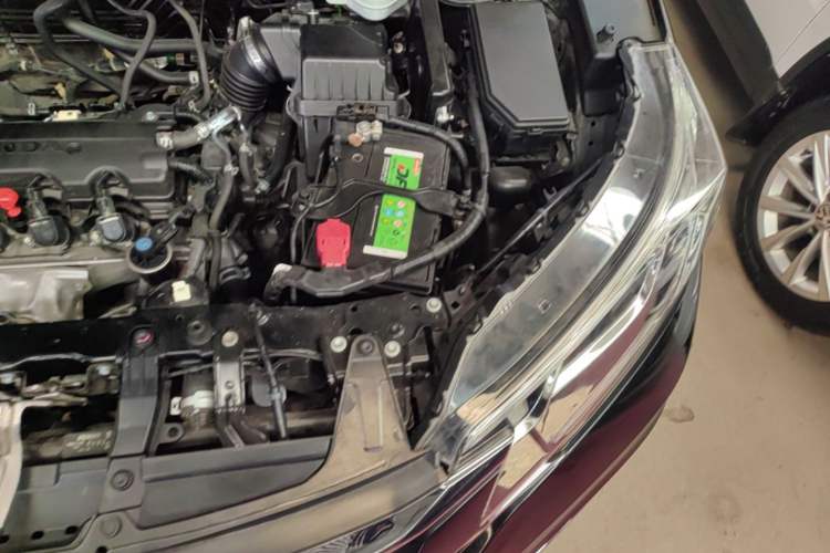 Used Honda CR-V 2015 2.0L two-wheel drive Fashion Edition Engine Bay Left
