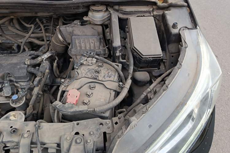 Used Honda CR-V 2015 2.0L two-wheel drive Fashion Edition Engine Bay Left