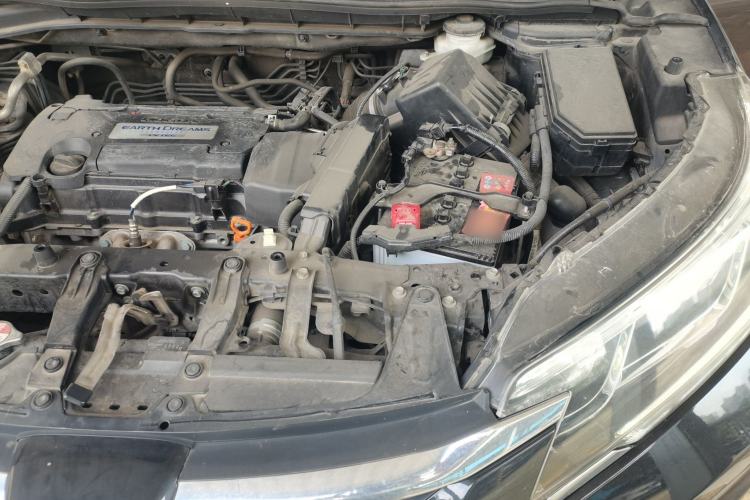 Used Honda CR-V 2015 2.4L two-wheel drive luxury version Engine Bay Left
