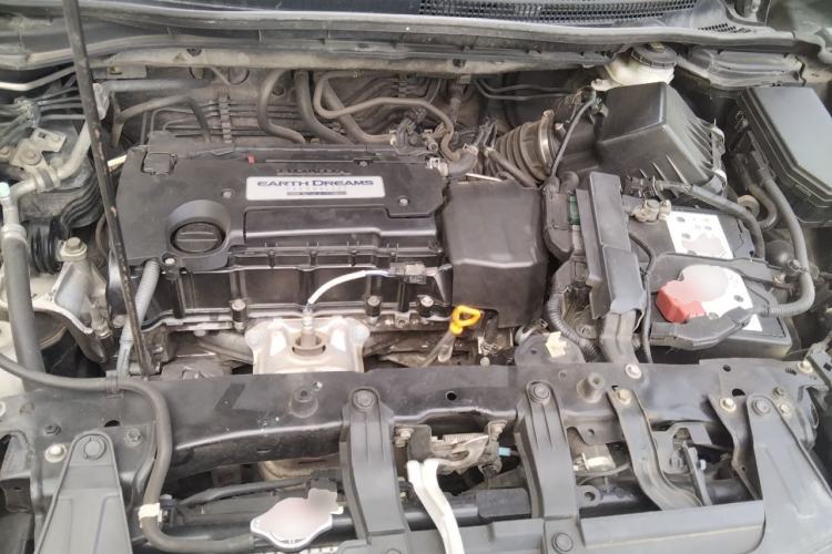 Used Honda CR-V 2015 2.4L four-wheel drive luxury version Engine Bay
