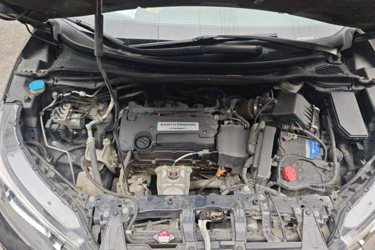 Used Honda CR-V 2015 2.4L four-wheel drive luxury version Engine Bay