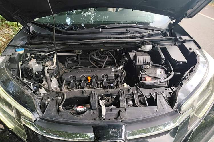 Used Honda CR-V 2015 2.0L two-wheel drive Fashion Edition Engine Bay
