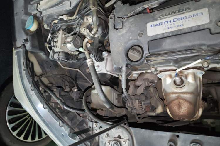 Used Honda CR-V 2015 2.4L four-wheel drive luxury version Engine Bay Right