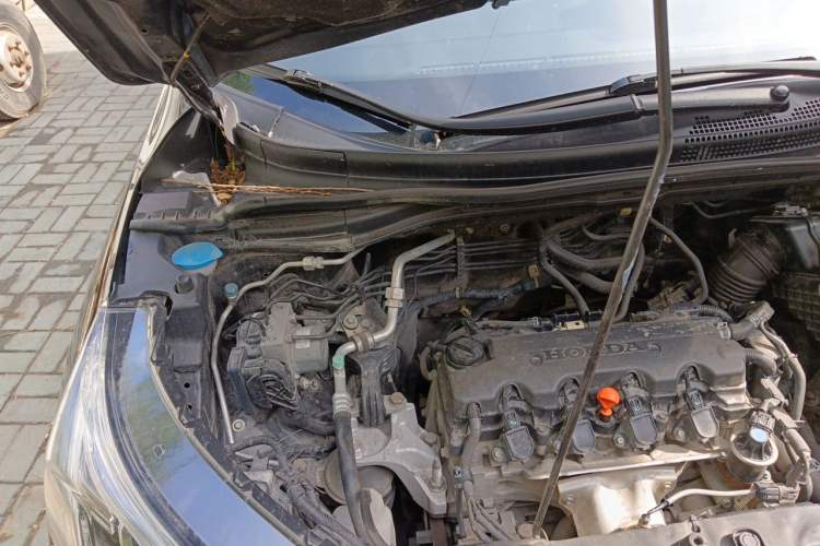 Used Honda CR-V 2015 2.0L two-wheel drive urban version Engine Bay Right