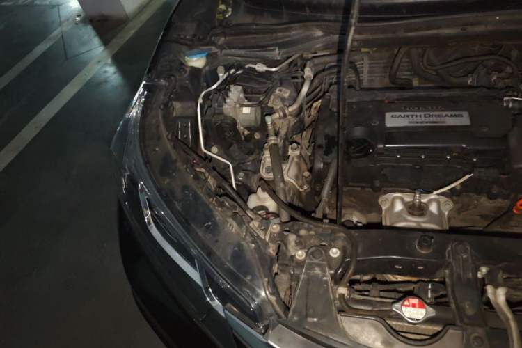 Used Honda CR-V 2015 2.4L two-wheel drive luxury version Engine Bay Right