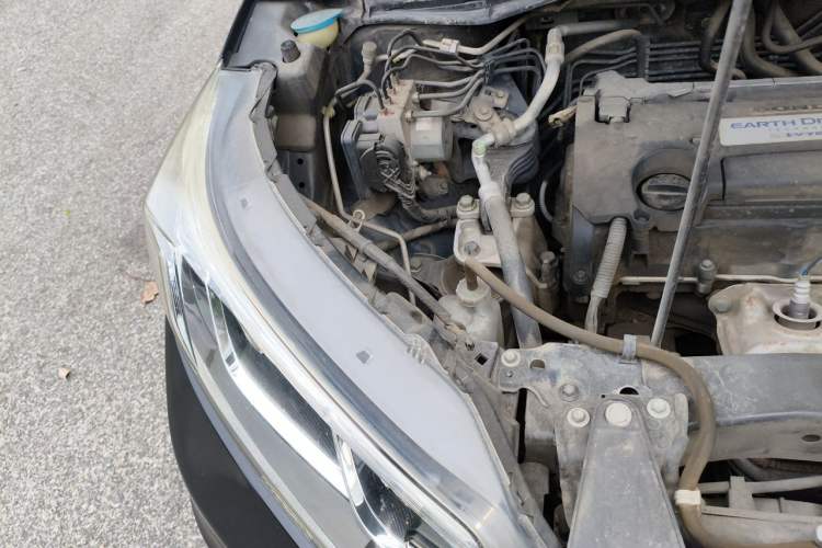 Used Honda CR-V 2015 2.4L two-wheel drive luxury version Engine Bay Right