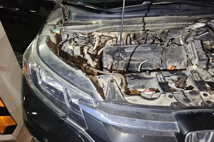 Used Honda CR-V 2015 2.4L two-wheel drive luxury version Engine Bay Right