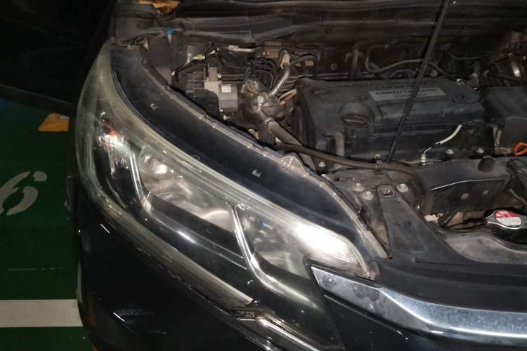 Used Honda CR-V 2015 2.4L two-wheel drive luxury version Engine Bay Right