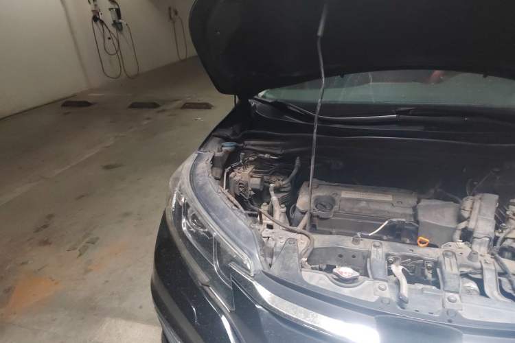 Used Honda CR-V 2015 2.4L Four-Wheel Drive Prestige Edition Engine Bay Right