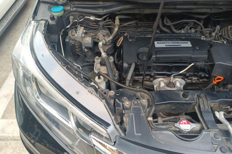 Used Honda CR-V 2015 2.4L two-wheel drive luxury version Engine Bay Right