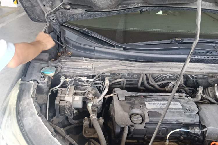 Used Honda CR-V 2015 2.4L two-wheel drive luxury version Engine Bay Right