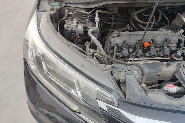 Used Honda CR-V 2015 2.0L two-wheel drive urban version Engine Bay Right