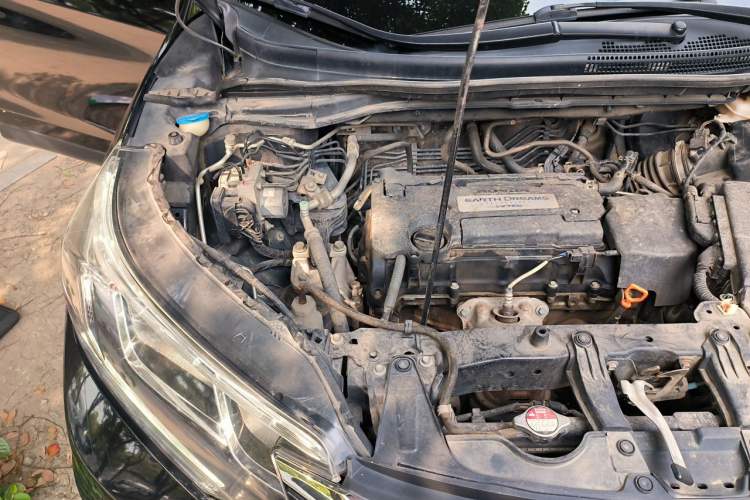 Used Honda CR-V 2015 2.4L two-wheel drive luxury version Engine Bay Right