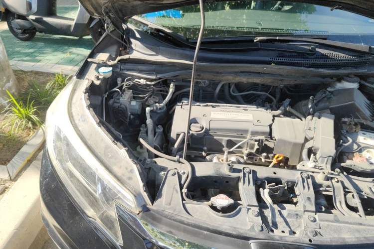 Used Honda CR-V 2015 2.4L four-wheel drive luxury version Engine Bay Right