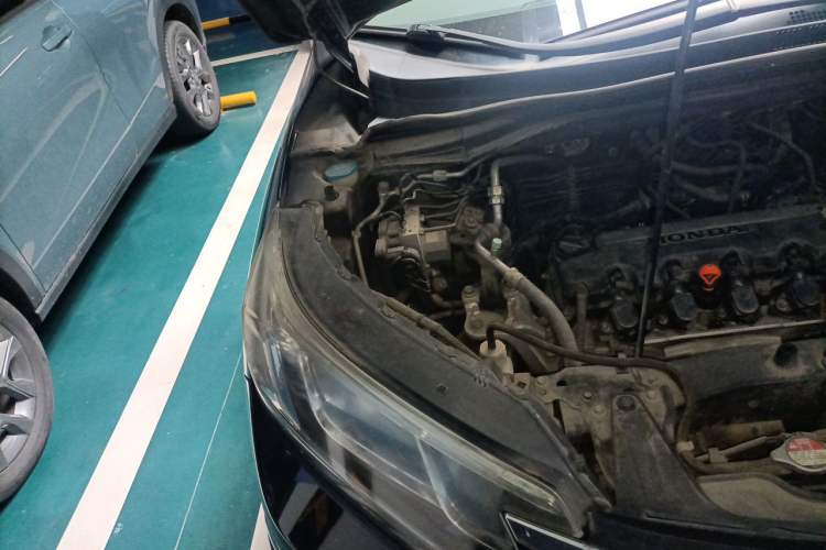 Used Honda CR-V 2015 2.0L two-wheel drive Fashion Edition Engine Bay Right