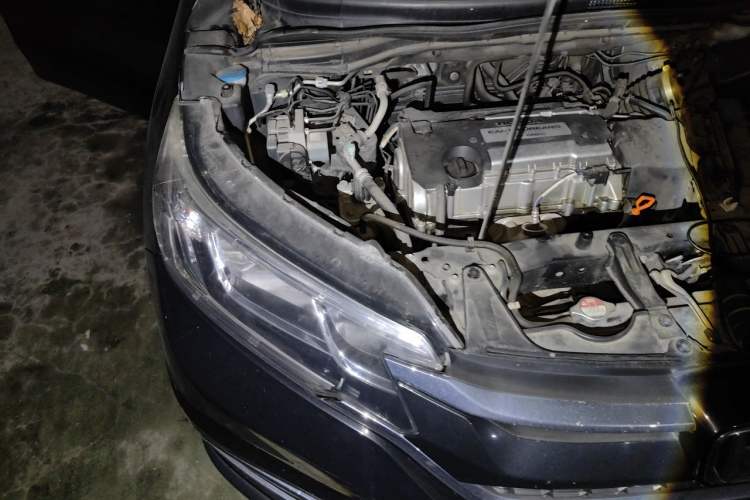 Used Honda CR-V 2015 2.4L two-wheel drive luxury version Engine Bay Right