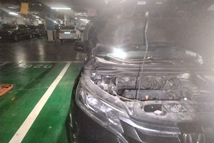 Used Honda CR-V 2015 2.0L two-wheel drive Fashion Edition Engine Bay Right