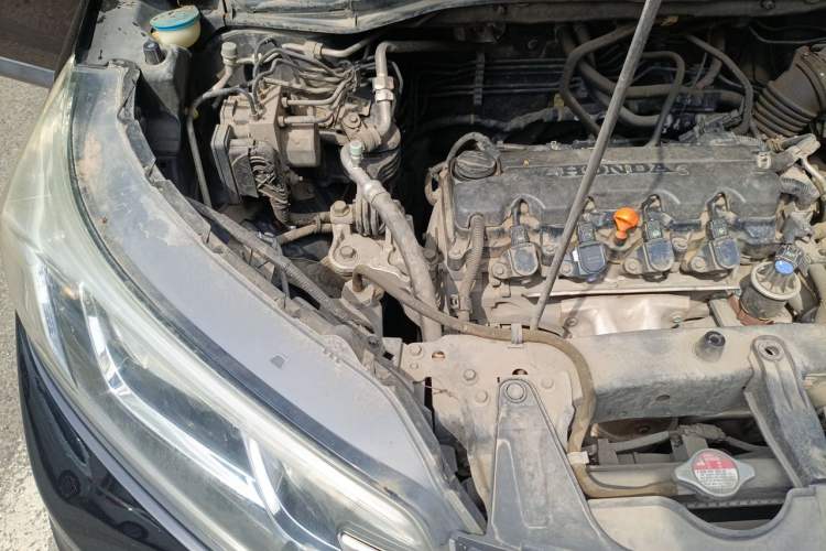 Used Honda CR-V 2015 2.0L two-wheel drive Fashion Edition Engine Bay Right