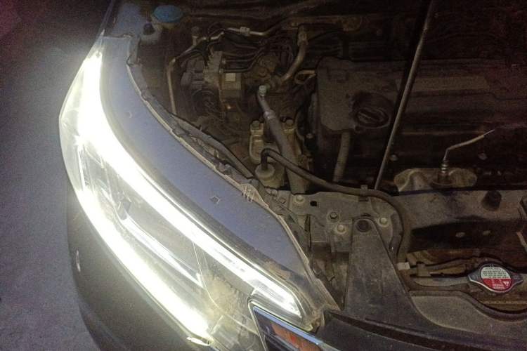 Used Honda CR-V 2015 2.4L two-wheel drive luxury version Engine Bay Right