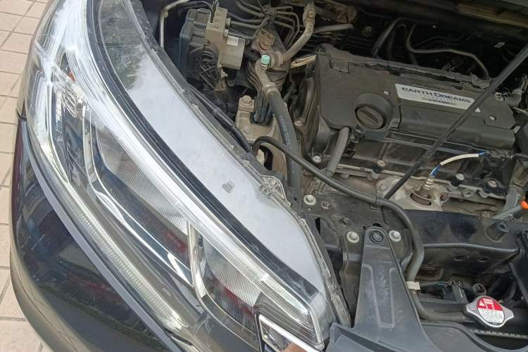 Used Honda CR-V 2015 2.4L four-wheel drive luxury version Engine Bay Right