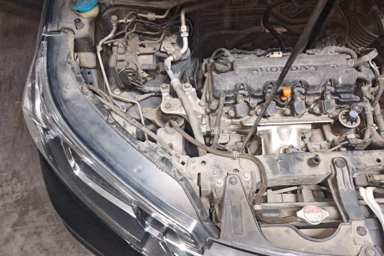 Used Honda CR-V 2015 2.0L two-wheel drive Fashion Edition Engine Bay Right