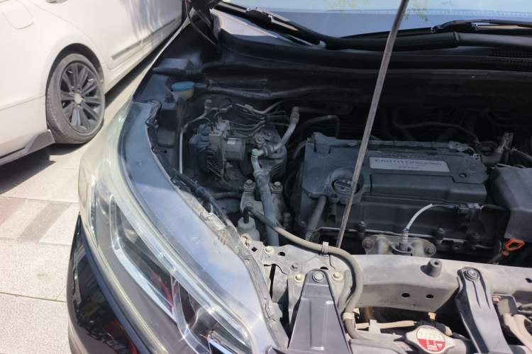 Used Honda CR-V 2015 2.4L two-wheel drive luxury version Engine Bay Right