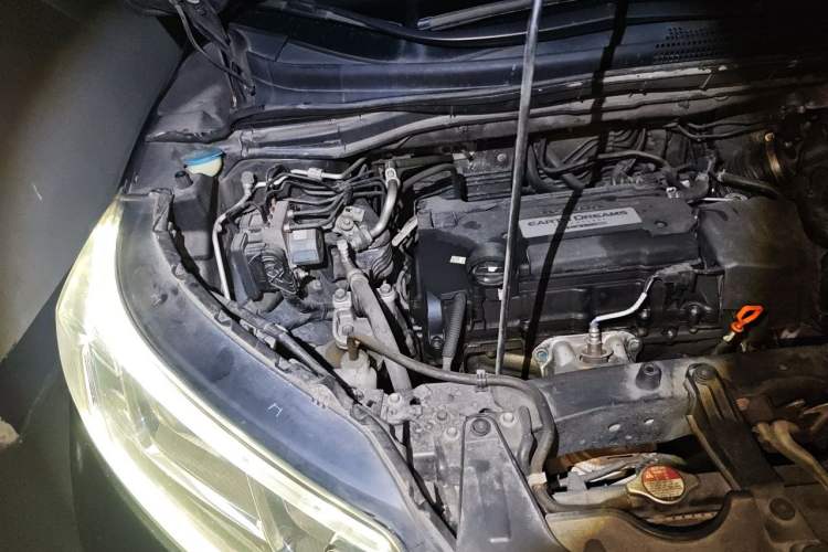Used Honda CR-V 2015 2.4L two-wheel drive luxury version Engine Bay Right