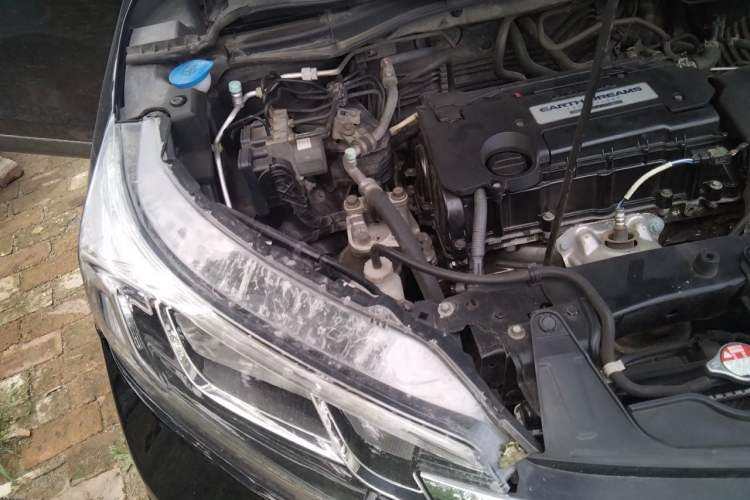 Used Honda CR-V 2015 2.4L four-wheel drive luxury version Engine Bay Right