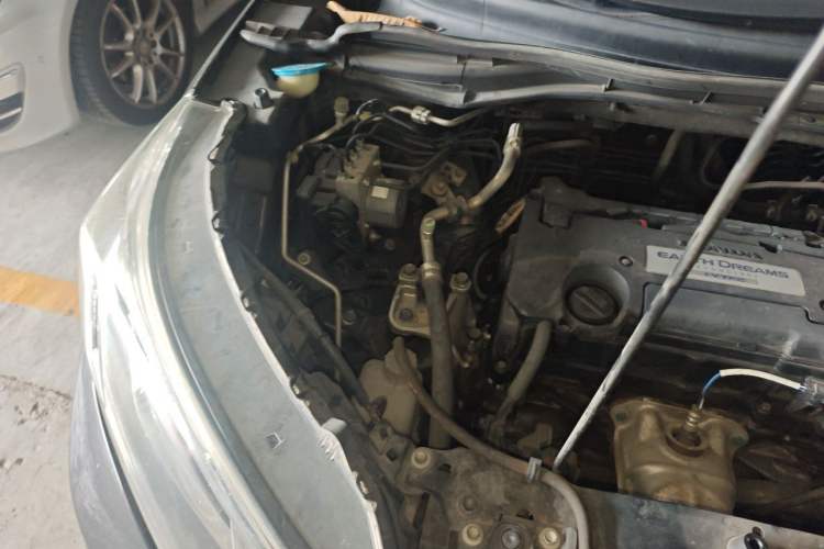 Used Honda CR-V 2015 2.4L two-wheel drive luxury version Engine Bay Right