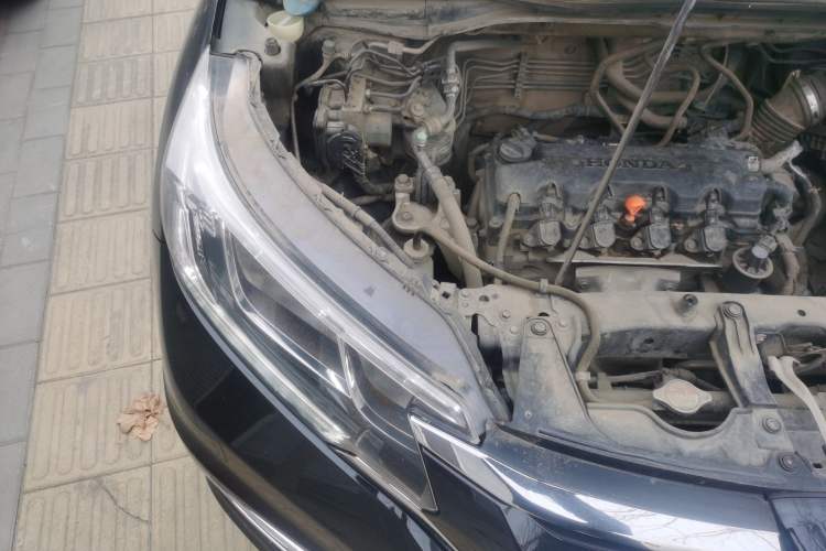 Used Honda CR-V 2015 2.0L two-wheel drive Fashion Edition Engine Bay Right