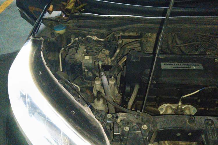 Used Honda CR-V 2015 2.4L two-wheel drive luxury version Engine Bay Right