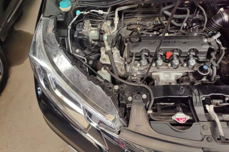 Used Honda CR-V 2015 2.0L two-wheel drive Fashion Edition Engine Bay Right