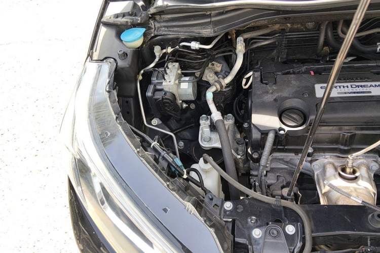 Used Honda CR-V 2015 2.4L four-wheel drive luxury version Engine Bay Right