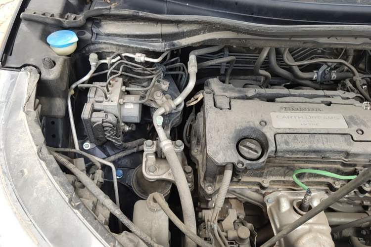 Used Honda CR-V 2015 2.4L two-wheel drive luxury version Engine Bay Right