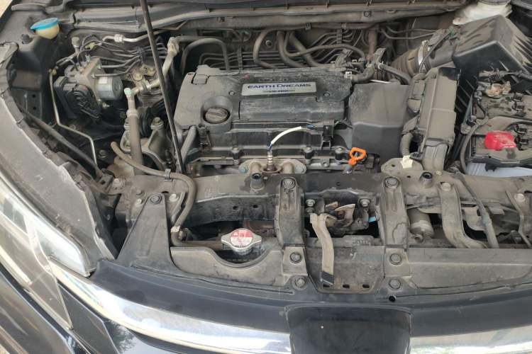 Used Honda CR-V 2015 2.4L two-wheel drive luxury version Engine Bay Right