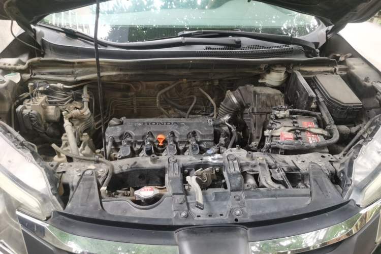 Used Honda CR-V 2015 2.0L two-wheel drive urban version Engine Bay