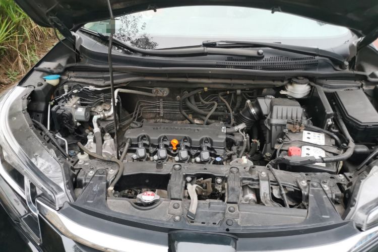 Used Honda CR-V 2015 2.0L two-wheel drive Fashion Edition Engine Bay