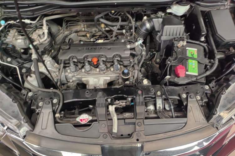 Used Honda CR-V 2015 2.0L two-wheel drive Fashion Edition Engine Bay