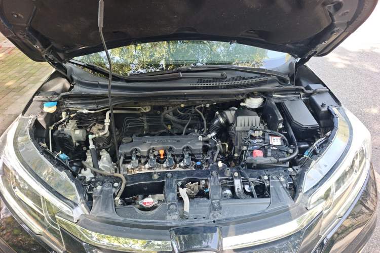 Used Honda CR-V 2015 2.0L two-wheel drive Fashion Edition Engine Bay