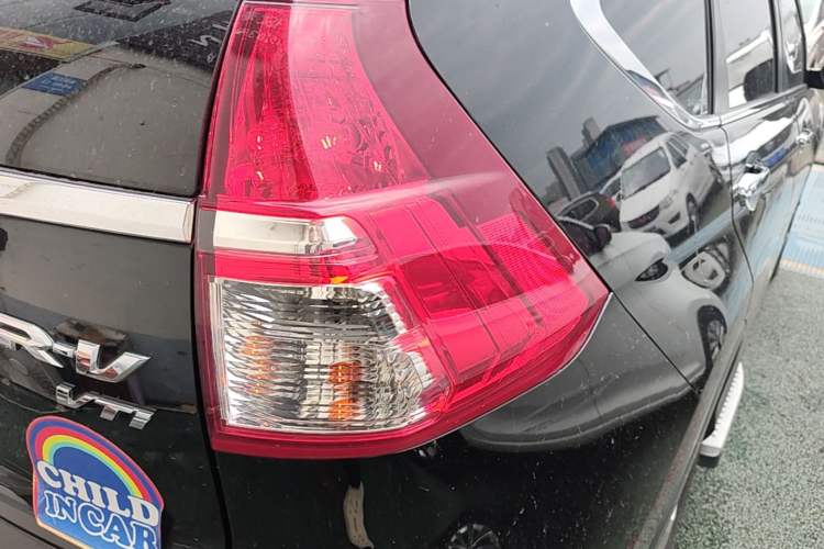 Used Honda CR-V 2015 2.4L two-wheel drive luxury version Exterior 3
