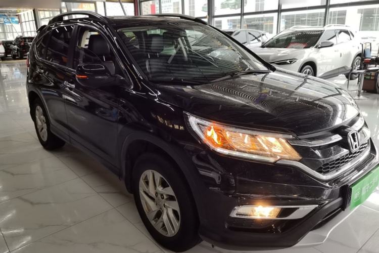 Used Honda CR-V 2015 2.4L two-wheel drive luxury version Front Right 45 Deg
