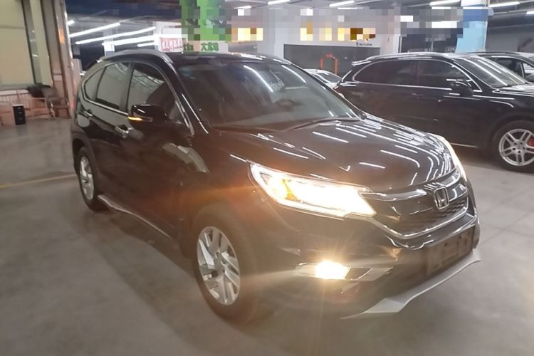 Used Honda CR-V 2015 2.4L two-wheel drive luxury version Front Right 45 Deg