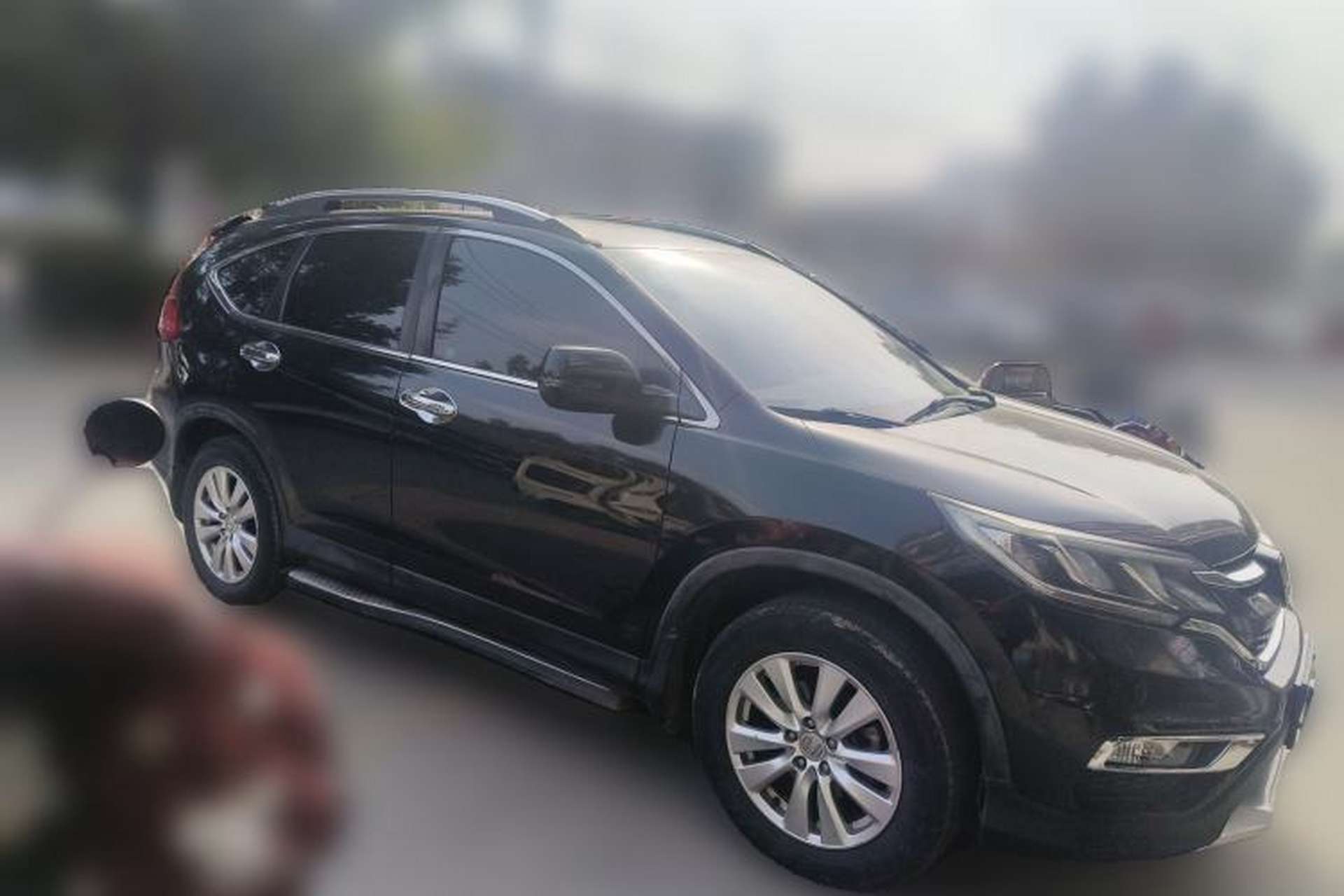 Used Honda CR-V 2015 2.0L two-wheel drive urban version Front Right 45 Deg