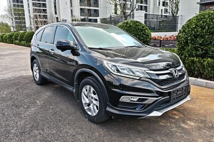 Used Honda CR-V 2015 2.4L two-wheel drive luxury version Front Right 45 Deg