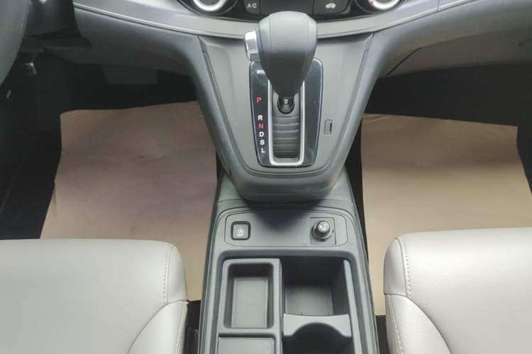 Used Honda CR-V 2015 2.0L two-wheel drive urban version Gear Lever