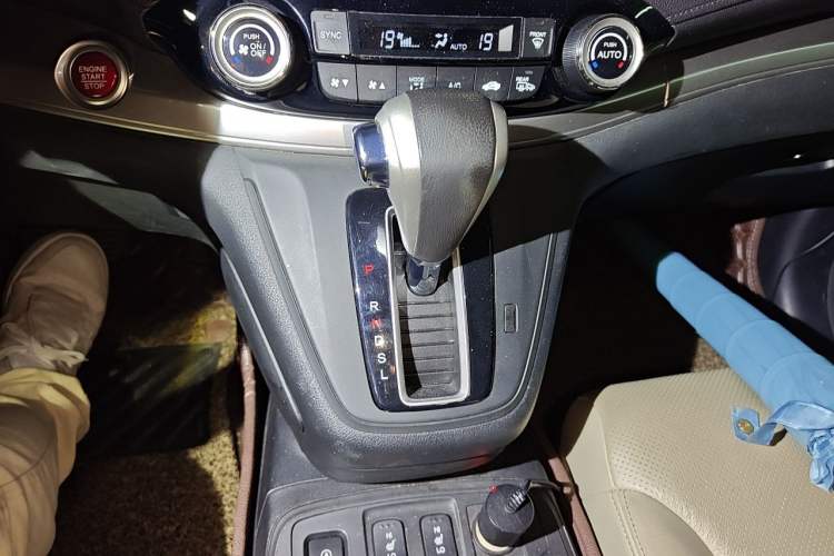 Used Honda CR-V 2015 2.4L two-wheel drive luxury version Gear Lever