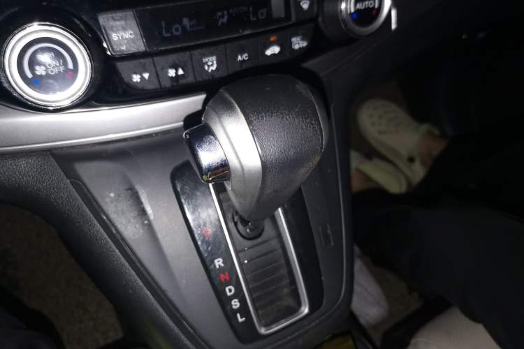 Used Honda CR-V 2015 2.4L two-wheel drive luxury version Gear Lever