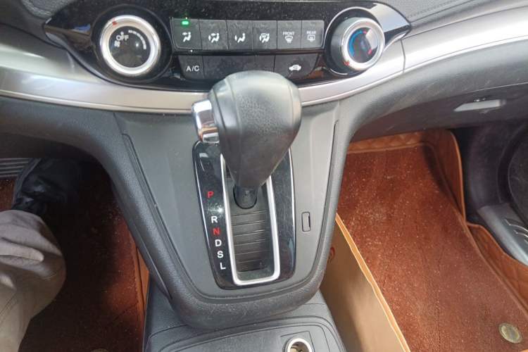 Used Honda CR-V 2015 2.0L two-wheel drive urban version Gear Lever