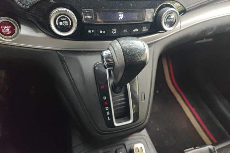 Used Honda CR-V 2015 2.4L four-wheel drive luxury version Gear Lever