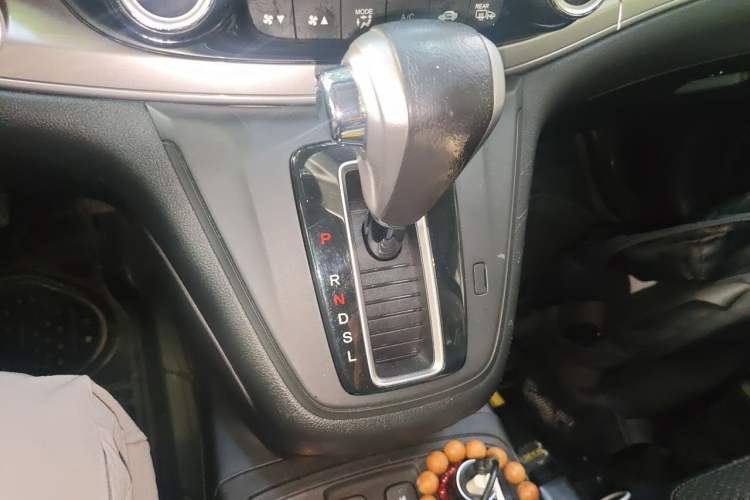 Used Honda CR-V 2015 2.4L two-wheel drive luxury version Gear Lever